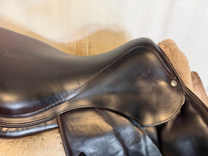 18" Voltaire Palm Beach Saddle - Full Buffalo - 2015 - 3A Flaps - 5" dot to dot - Pro Panels (498)