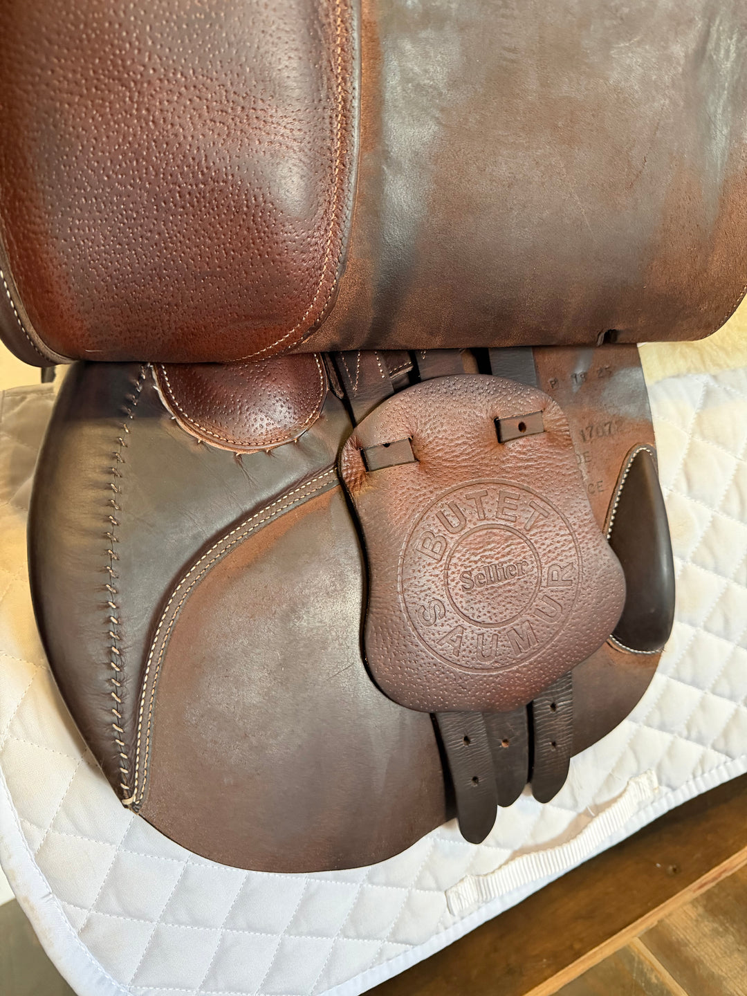 18" Butet Saddle - 2020 - P Seat - 2 Flaps - 4.25" dot to dot (504)
