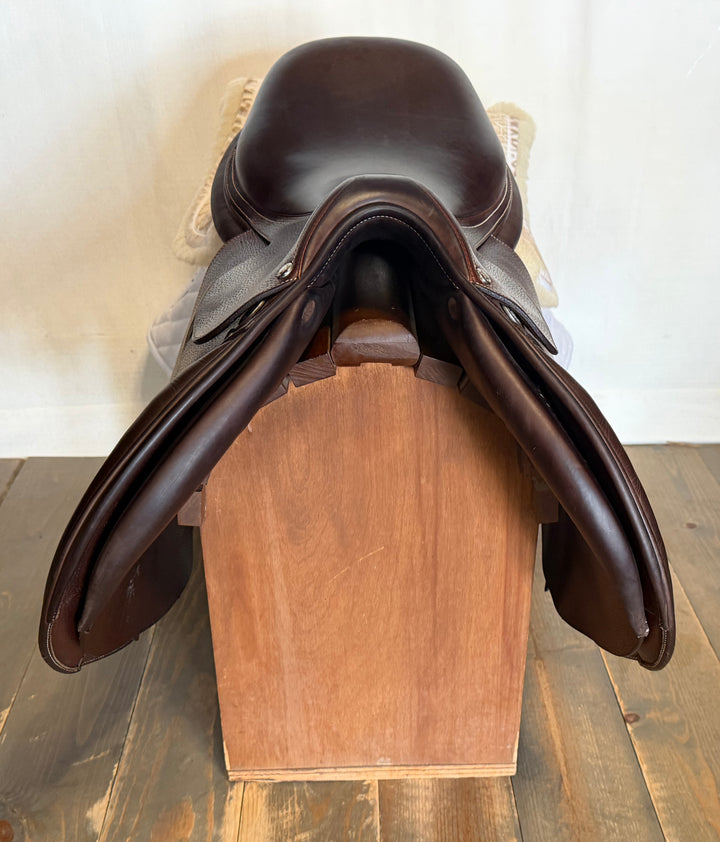 18" Butet Saddle - 2020 - P Seat - 2 Flaps - 4.25" dot to dot (504)
