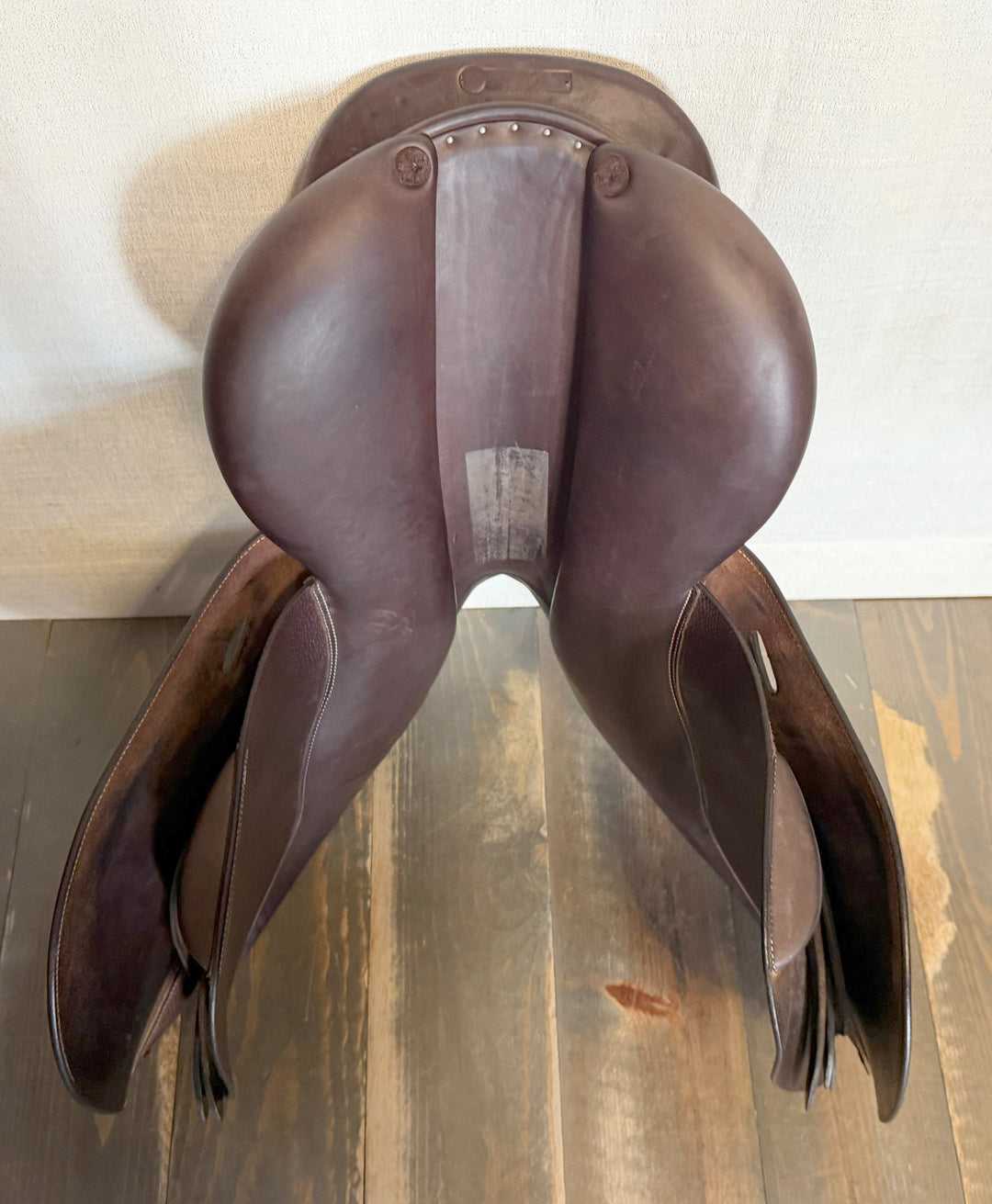 18" Butet Saddle - 2020 - P Seat - 2 Flaps - 4.25" dot to dot (504)