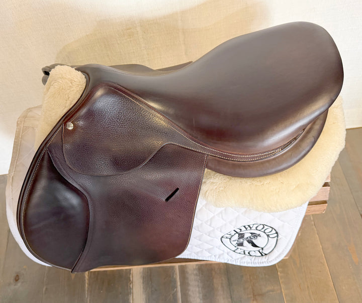 18" Butet Saddle - 2020 - P Seat - 2 Flaps - 4.25" dot to dot (504)