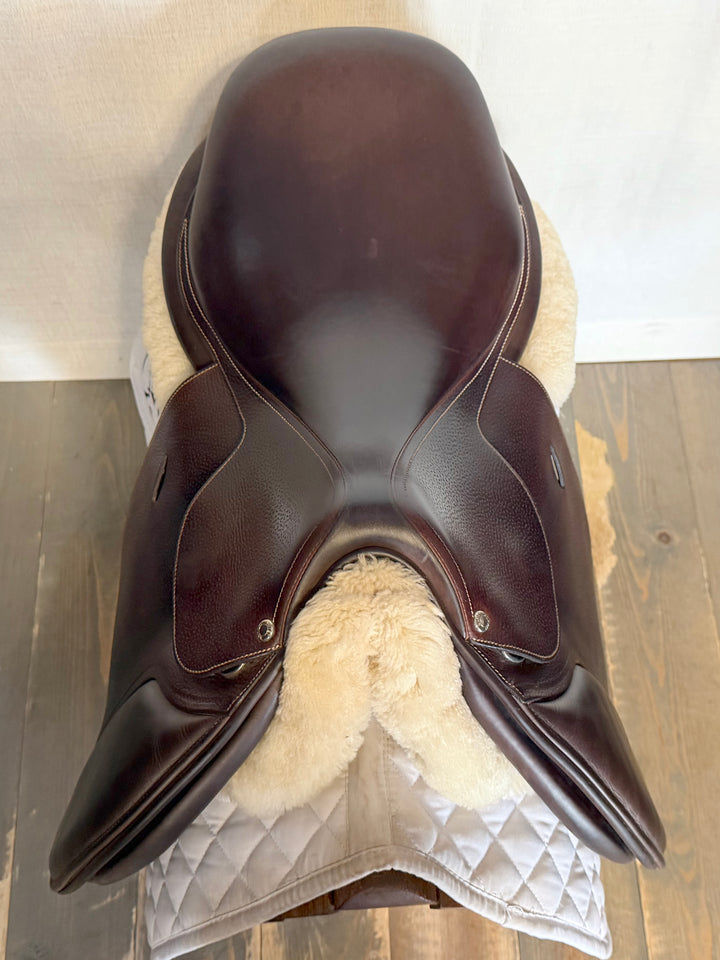 18" Butet Saddle - 2020 - P Seat - 2 Flaps - 4.25" dot to dot (504)