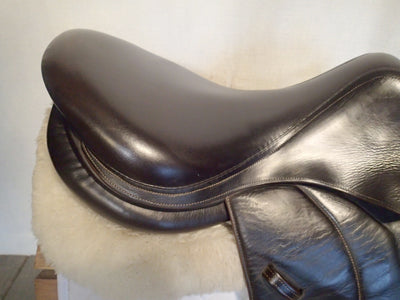 17.5" Voltaire Palm Beach Saddle - Full Buffalo - 2013 - 2A Flaps - 4.75" dot to dot - Pro Panels