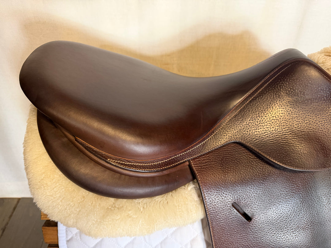 18" Butet Saddle - 2020 - P Seat - 2 Flaps - 4.25" dot to dot (504)