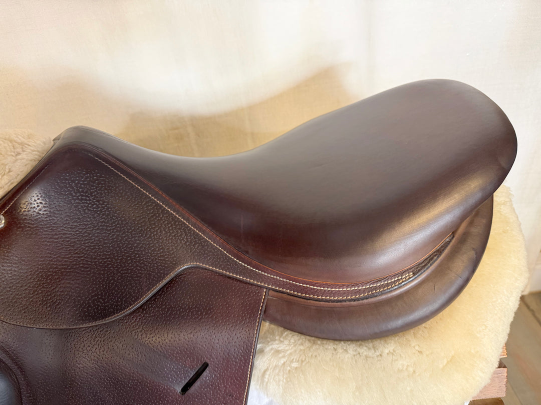 18" Butet Saddle - 2020 - P Seat - 2 Flaps - 4.25" dot to dot (504)