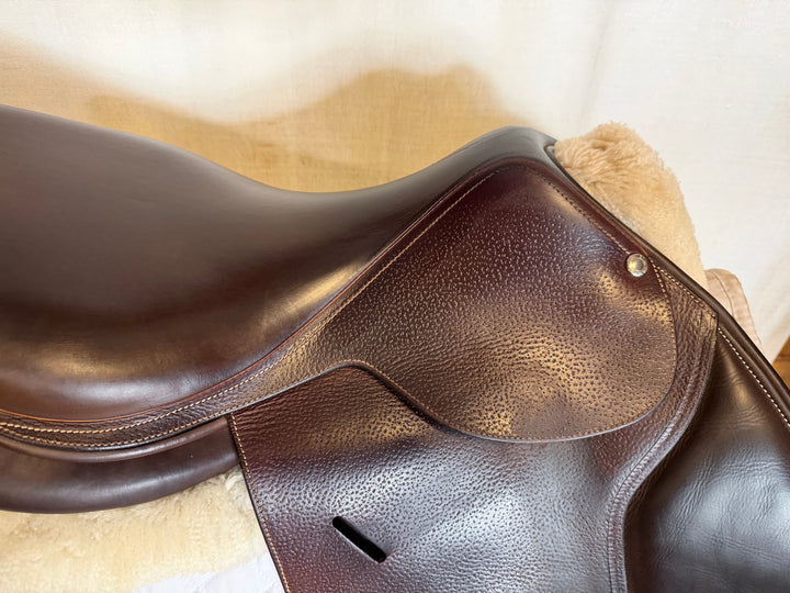 18" Butet Saddle - 2020 - P Seat - 2 Flaps - 4.25" dot to dot (504)