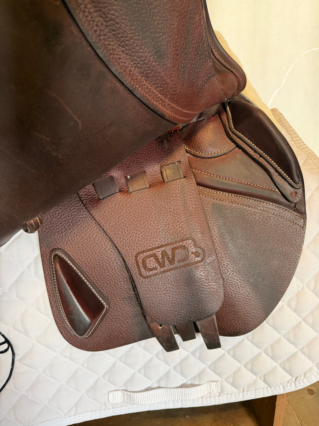 17" CWD Saddle - 2022 - 2L Flaps - SE03 (508)