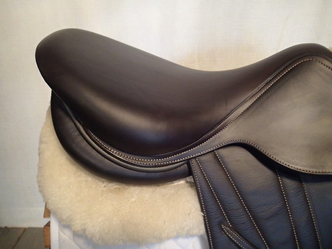 17.5" Butet Premium Saddle - Full Calfskin - 2024 - L Seat - 2.25 Flaps - 4.25" dot to dot