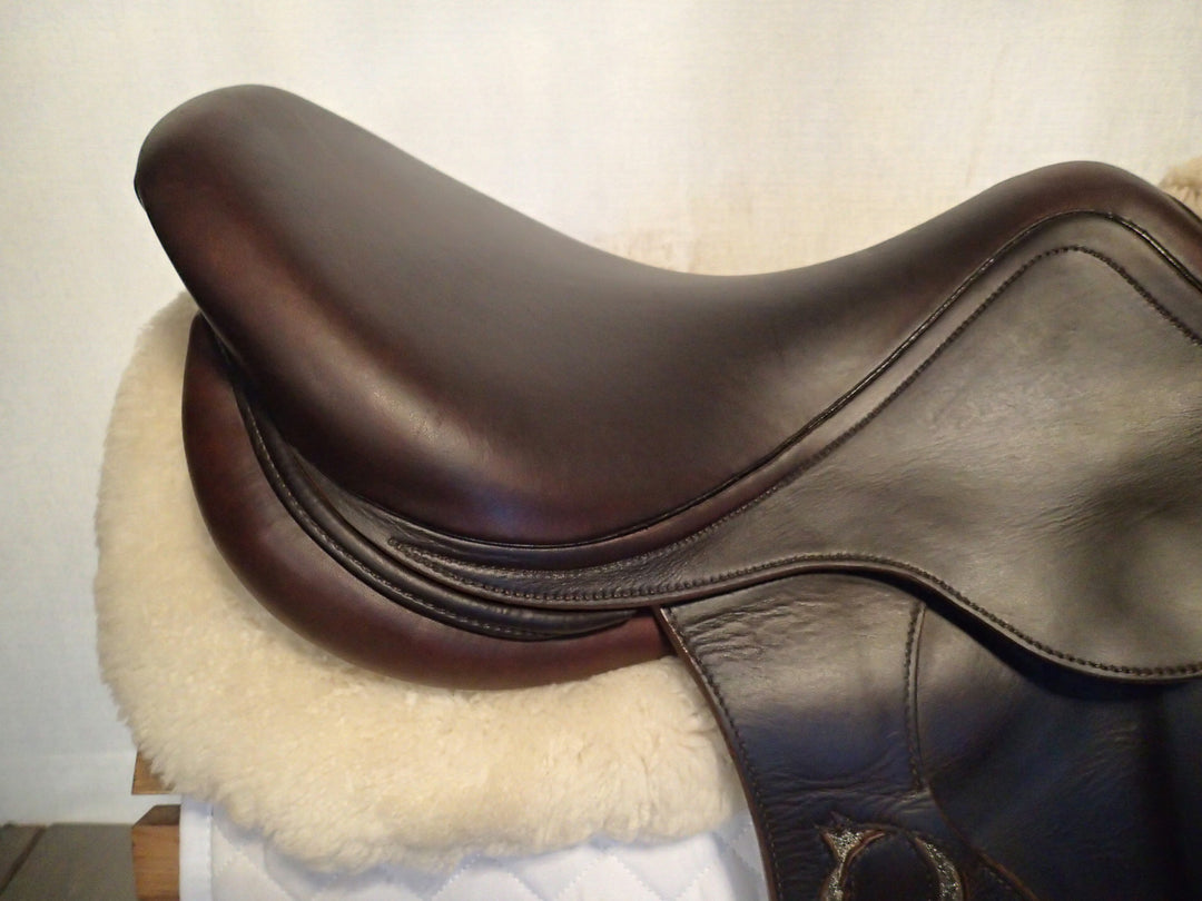 17.5" Antares Connexion Saddle - Full Buffalo - 2023 - 3NB Flaps - 4.75" dot to dot