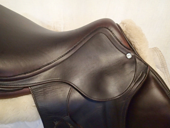 17.5" Antares Connexion Saddle - Full Buffalo - 2023 - 3NB Flaps - 4.75" dot to dot