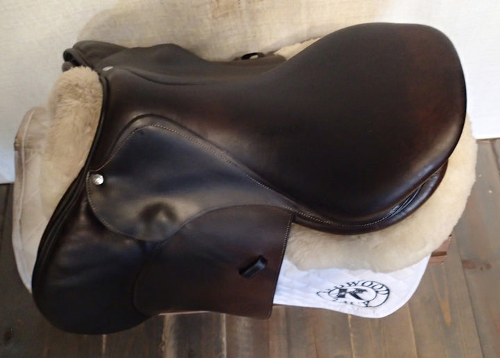 17.5" Voltaire Palm Beach Saddle - 2017 - 3A Flaps - 5" dot to dot - FIN Panels