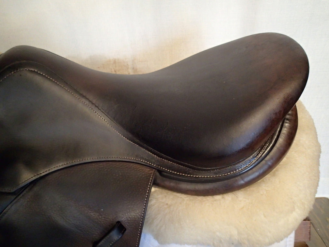 17.5" Voltaire Palm Beach Saddle - 2017 - 3A Flaps - 5" dot to dot - FIN Panels