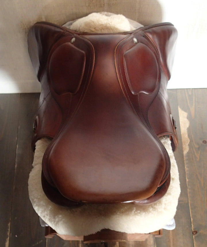 17.5" Amerigo Pinerolo Close Contact Jump Saddle - Full Buffalo - Wool Flocked - 2015 - 5" dot to dot