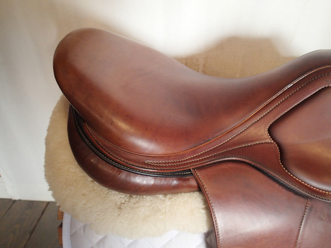 17.5" Amerigo Pinerolo Close Contact Jump Saddle - Full Buffalo - Wool Flocked - 2015 - 5" dot to dot