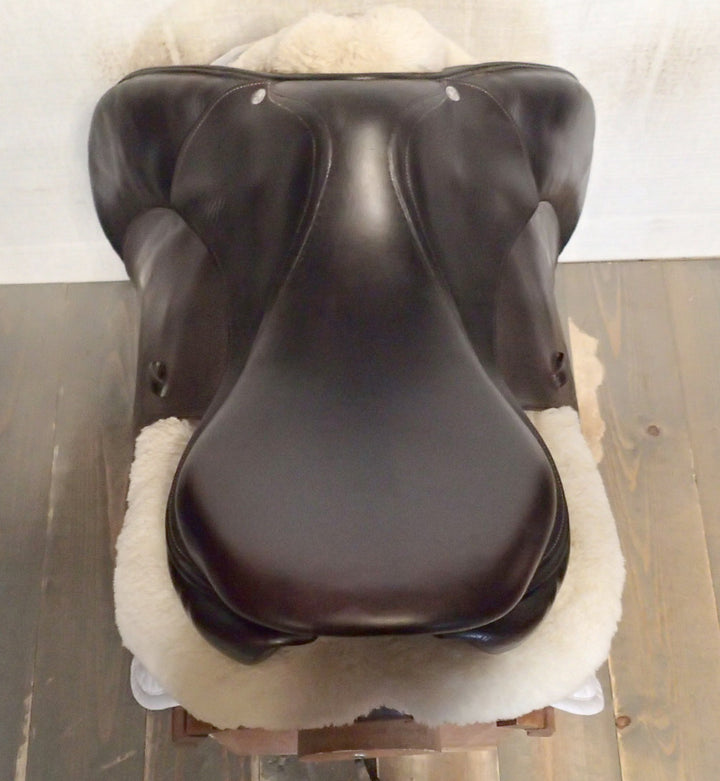 17.5" Voltaire Palm Beach Saddle - 2014 - 2 Flaps - 4.75" dot to dot - FIN Panels