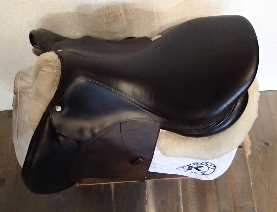 18" Voltaire Stuttgart Saddle - 2018 - 4A Flaps - 4.75" dot to dot - Pro Panels