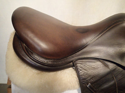 17.5" Voltaire Palm Beach Saddle - Full Buffalo - 2017 - 2A Flaps - 4.75" dot to dot - Pro Panels