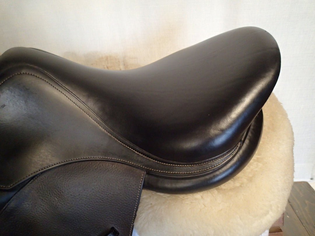 17" Voltaire Stuttgart Saddle - 2018 - 2 Flaps - 4.75" dot to dot - Pro Panels