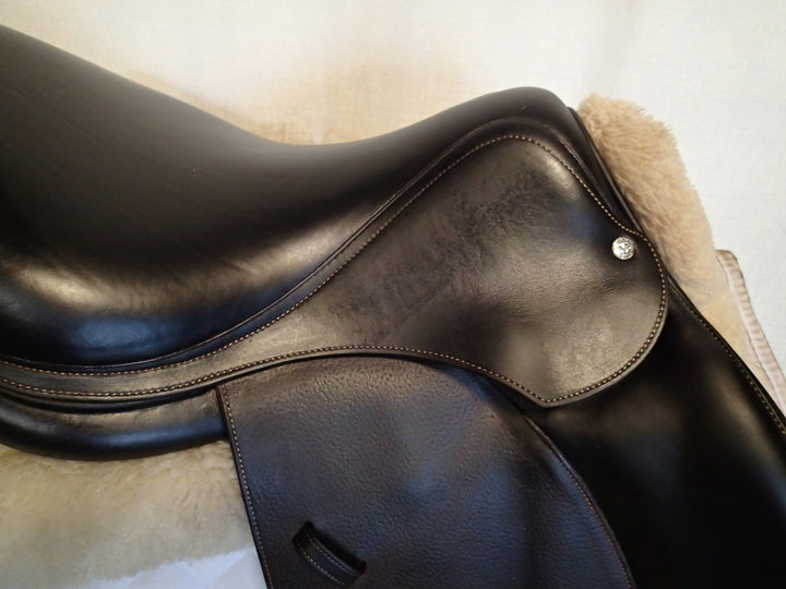 17" Voltaire Stuttgart Saddle - 2018 - 2 Flaps - 4.75" dot to dot - Pro Panels