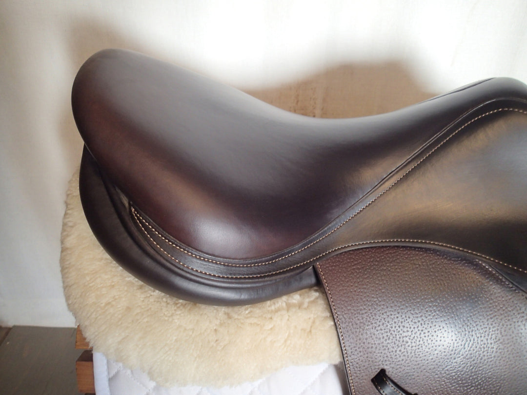 17.5" Voltaire Palm Beach Saddle - 2017 - 3AAA Flaps - 4.75" dot to dot - Pro Panels