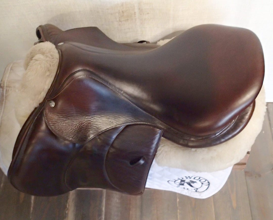 17.5" Voltaire Palm Beach Saddle - Full Buffalo - 2015 - 2A Flaps - 4.75" dot to dot - FIN Panels