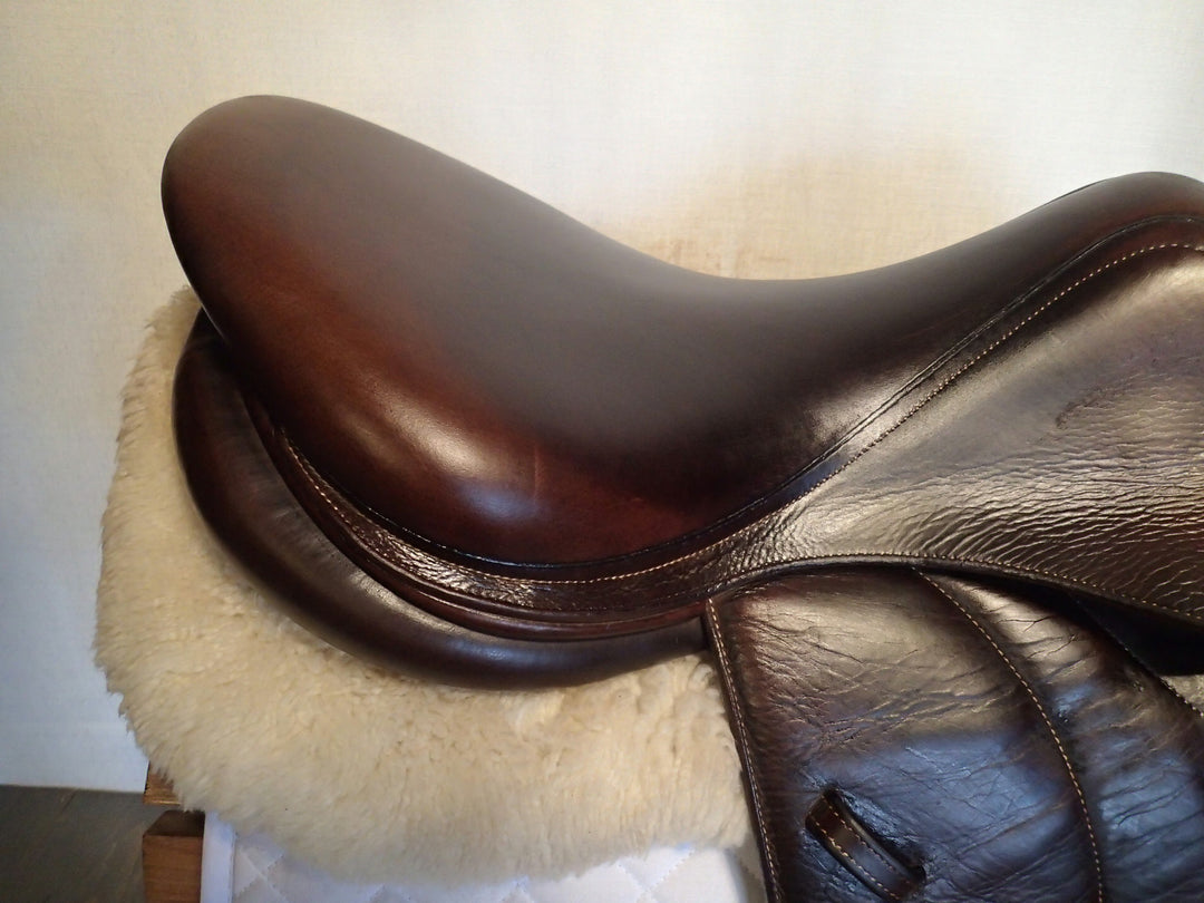 17.5" Voltaire Palm Beach Saddle - Full Buffalo - 2015 - 2A Flaps - 4.75" dot to dot - FIN Panels