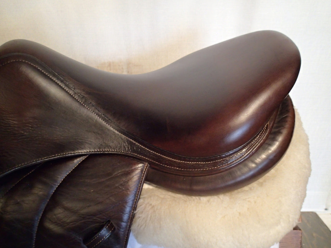 17.5" Voltaire Palm Beach Saddle - Full Buffalo - 2015 - 2A Flaps - 4.75" dot to dot - FIN Panels