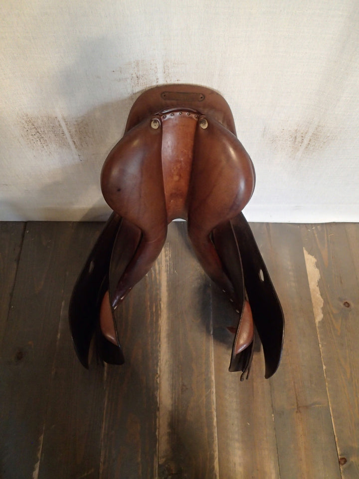 17" Antares Saddle - 2001 - 2 Flaps - 4.25" dot to dot