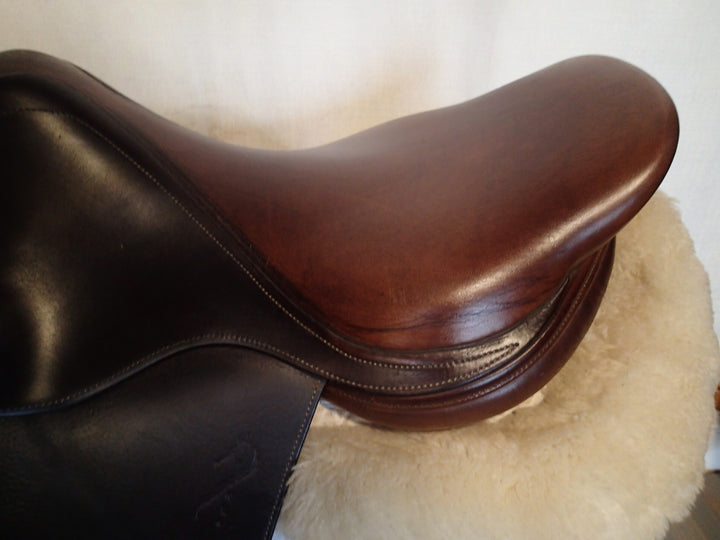 17" Antares Saddle - 2001 - 2 Flaps - 4.25" dot to dot