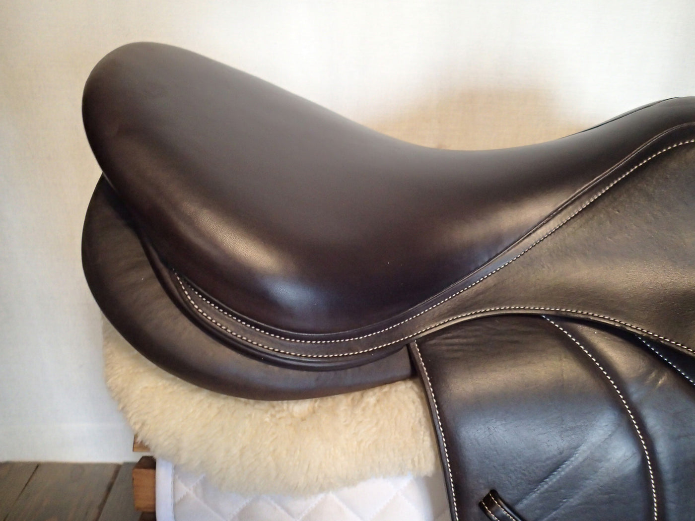 18.5" Voltaire Palm Beach Saddle - Full Buffalo - 2018 - 3AAAR Flaps - 4.75" dot to dot - Pro Panels