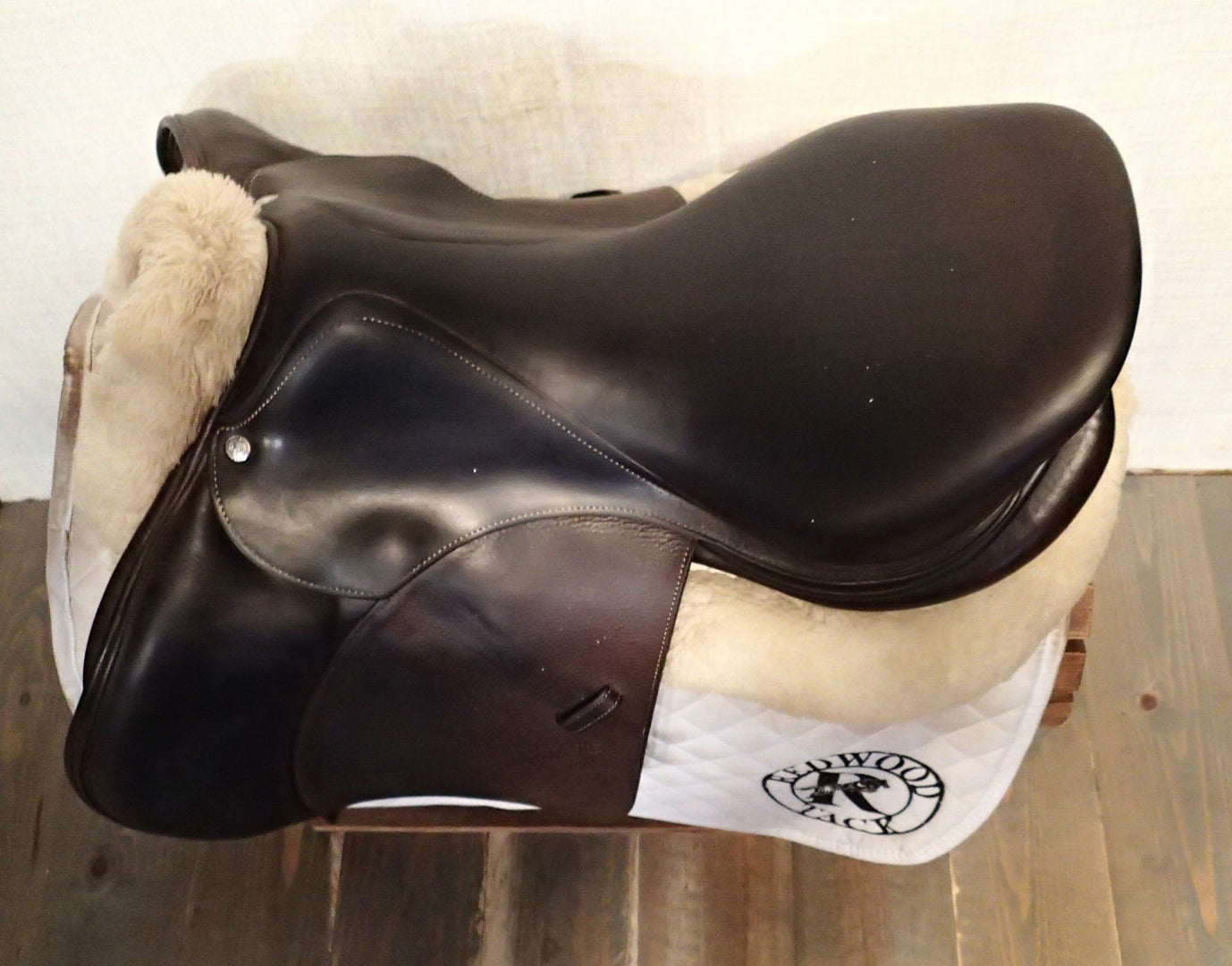 18" Voltaire Palm Beach Saddle - 2017 - 1A Flaps - 4.75" dot to dot - Pro Panels