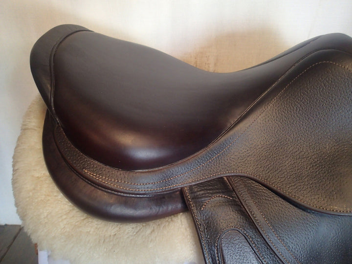17" CWD Hunter 2Gs Saddle - 2016 - 2L Flaps - SE29 - 4.75" dot to dot