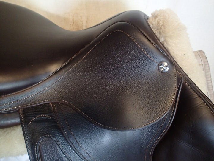17" CWD Hunter 2Gs Saddle - 2016 - 2L Flaps - SE29 - 4.75" dot to dot