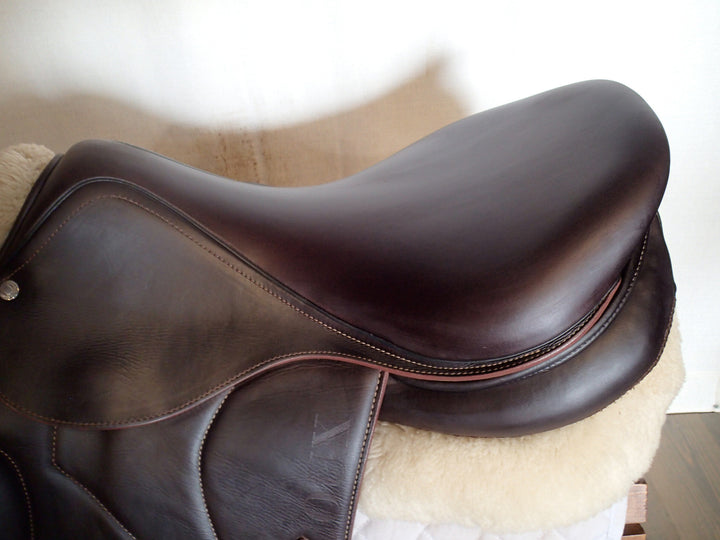 18" Devoucoux Biarritz O Saddle - Full Buffalo - 2023 - 3AAR Flaps - 4.5" dot to dot