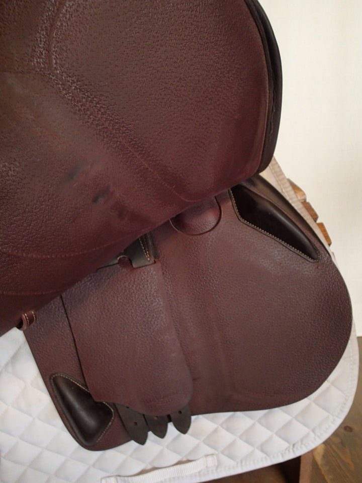 18" Devoucoux Biarritz O Saddle - Full Buffalo - 2023 - 3AAR Flaps - 4.5" dot to dot