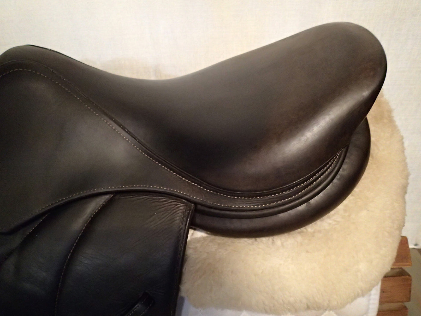 17" Voltaire Palm Beach Saddle - Full Buffalo - 2021 - 3 Flaps - 5" dot to dot - FIN Panels
