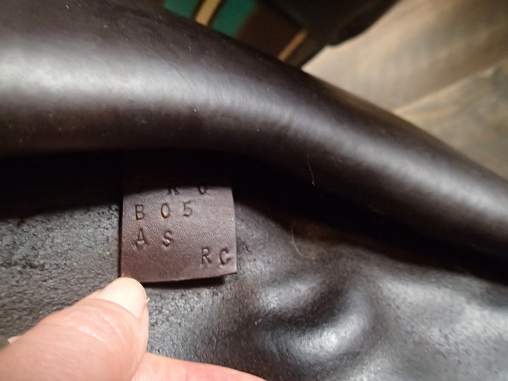 17.5 Voltaire Palm Beach Saddle - Full Buffalo - 2014 - 3AA Flaps - 4.75" dot to dot - Pro Panels
