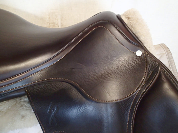 18" Antares Evolution Saddle - Full Buffalo - 2021 - 3A Flaps - 4.75" dot to dot