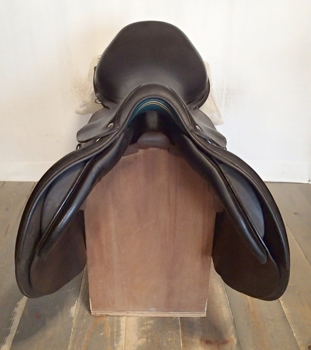 19" Voltaire Palm Beach Saddle - 2018 - 4AAR Flaps - 4.75" dot to dot - Pro Panels