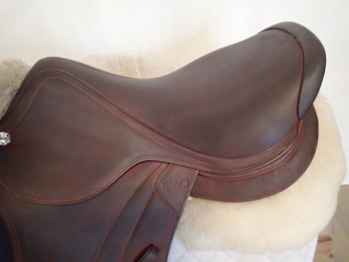 17" CWD Hunter Mademoiselle 2Gs Saddle - NEW - 2024 - Full Buffalo - 2CH Flaps - SE38 - Pro Panels