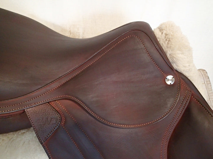 17" CWD Hunter Mademoiselle 2Gs Saddle - NEW - 2024 - Full Buffalo - 2CH Flaps - SE38 - Pro Panels