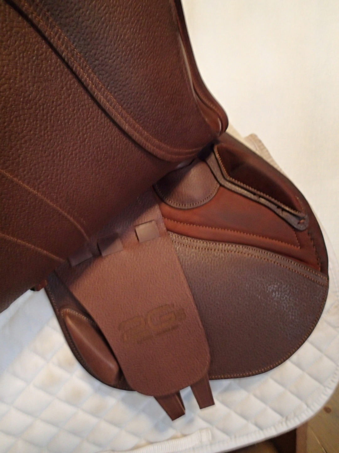 17" CWD Hunter Mademoiselle 2Gs Saddle - NEW - 2024 - Full Buffalo - 2CH Flaps - SE38 - Pro Panels