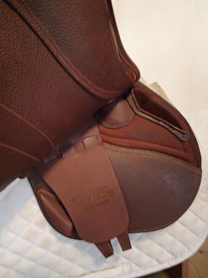 17" CWD Hunter Mademoiselle 2Gs Saddle - NEW - 2024 - Full Buffalo - 2CH Flaps - SE38 - Pro Panels