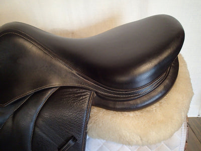 17.5" Voltaire Palm Beach Saddle - Full Buffalo - 2022 - 2A Flaps - 5" dot to dot - FIN Panels