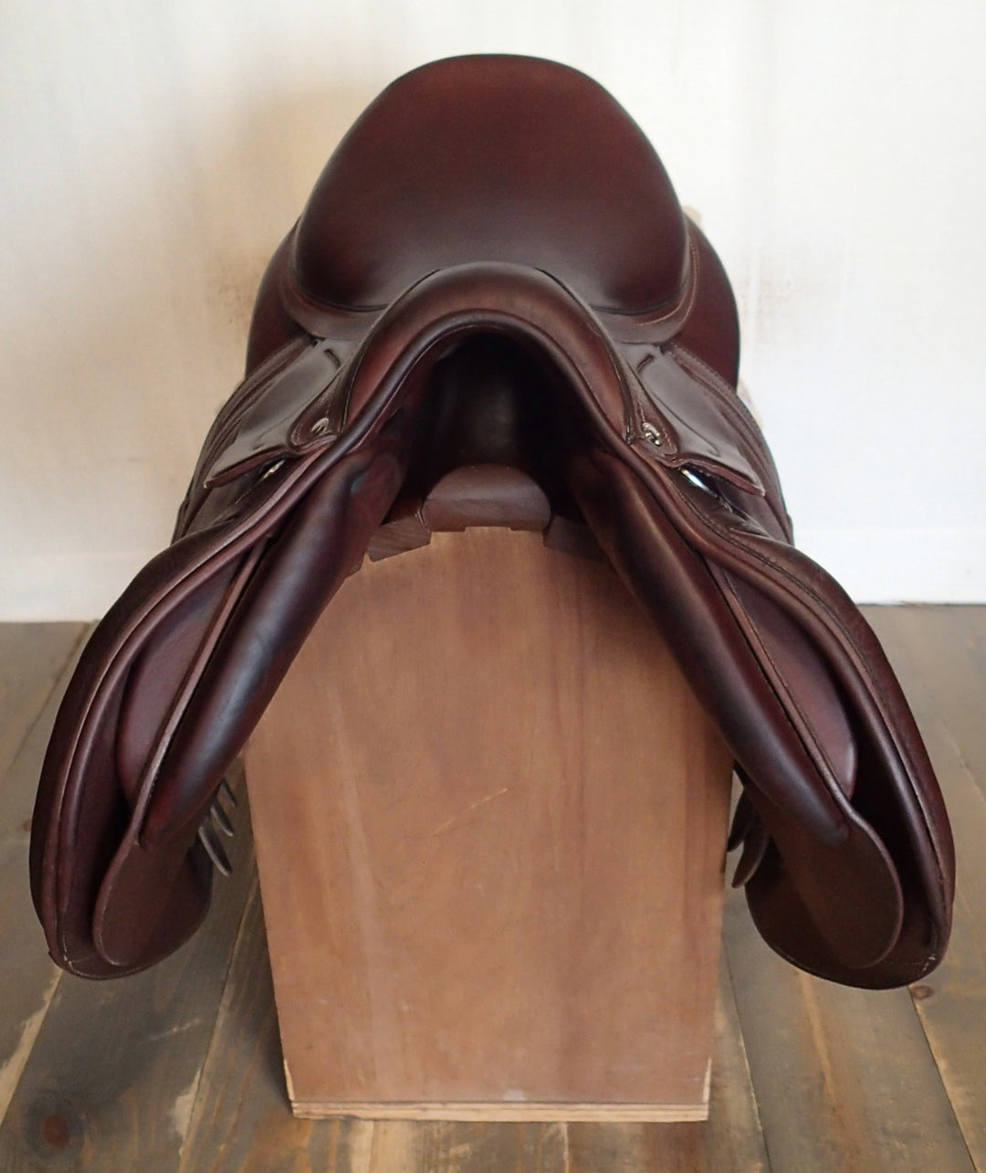 17" Devoucoux Biarritz Lab Saddle - Full Buffalo - 2020 - 2A Flaps - 4.75" dot to dot
