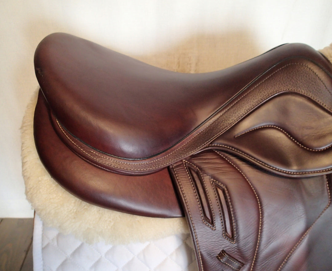 17" Devoucoux Biarritz Lab Saddle - Full Buffalo - 2020 - 2A Flaps - 4.75" dot to dot