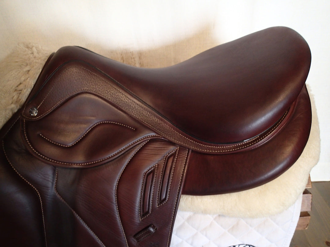 17" Devoucoux Biarritz Lab Saddle - Full Buffalo - 2020 - 2A Flaps - 4.75" dot to dot