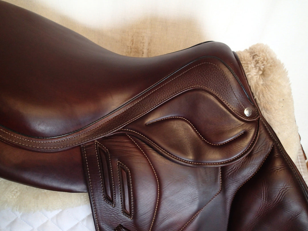 17" Devoucoux Biarritz Lab Saddle - Full Buffalo - 2020 - 2A Flaps - 4.75" dot to dot