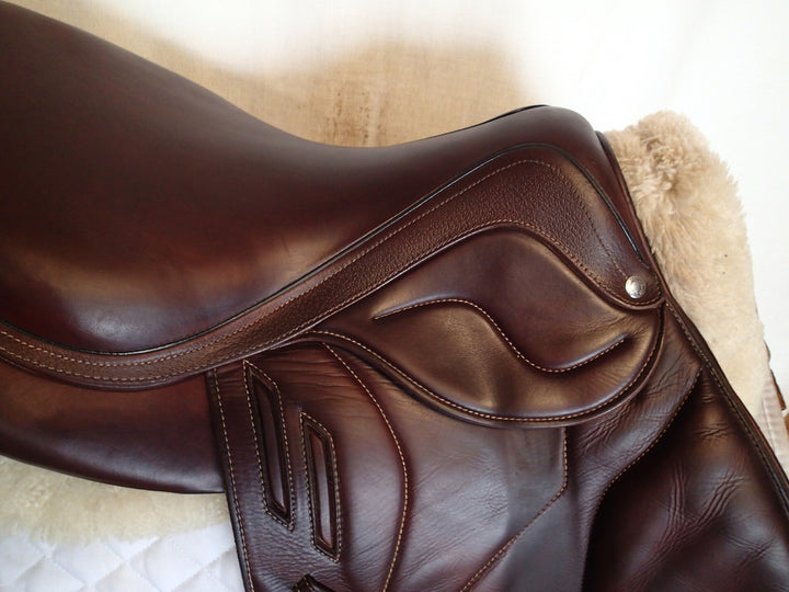 17" Devoucoux Biarritz Lab Saddle - Full Buffalo - 2020 - 2A Flaps - 4.75" dot to dot