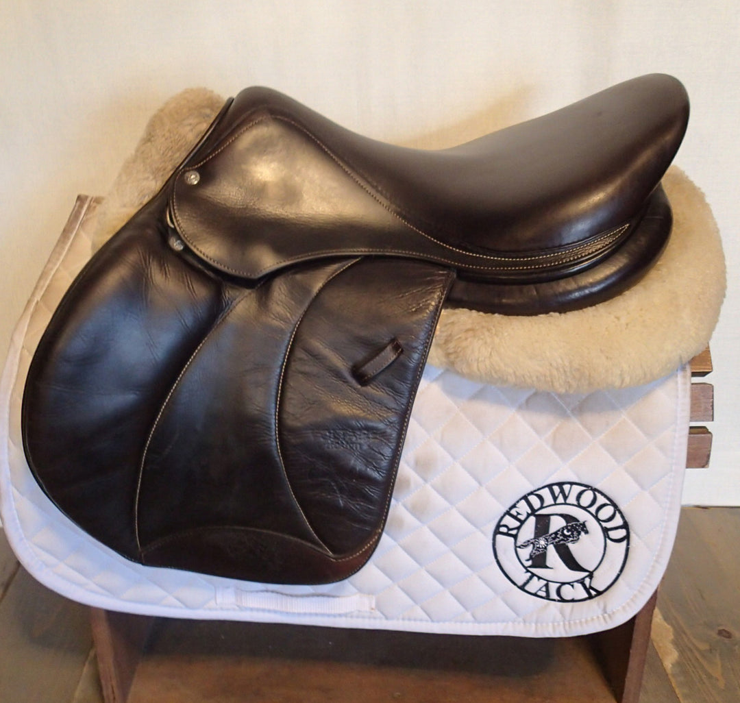 17.5" Voltaire Stuttgart Saddle - Full Buffalo - 2017 - 2 Flaps - 5" dot to dot - Pro Panels